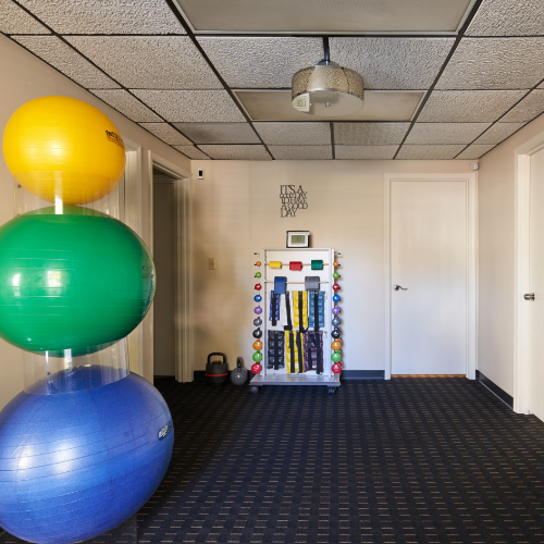 Location-balance-balls-thrive-physical-therapy-olathe-ks