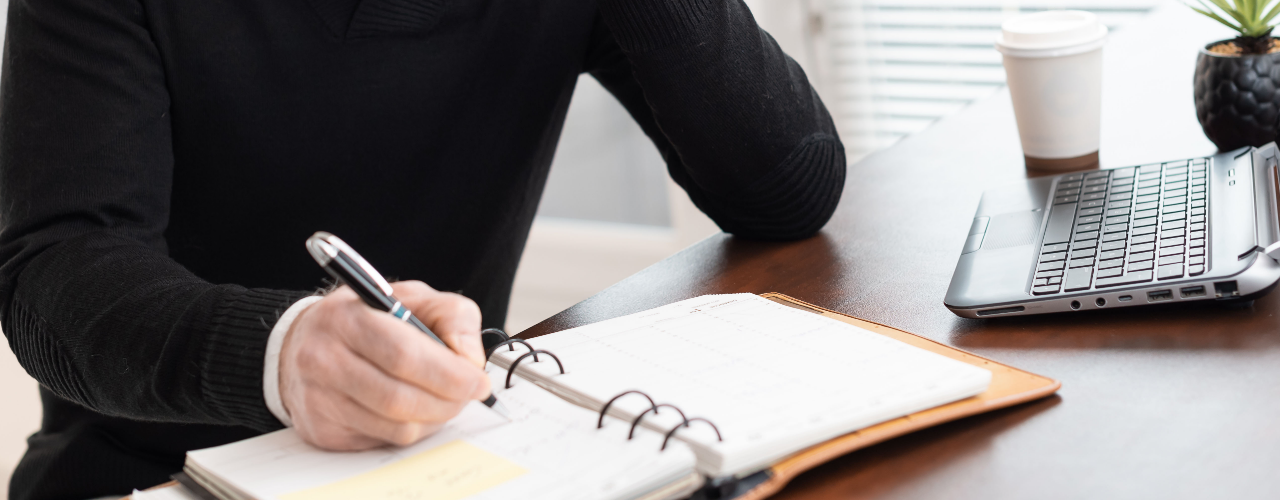 guy-on-phone-requesting-appoinment-thrive-physical-therapy-olathe-ks